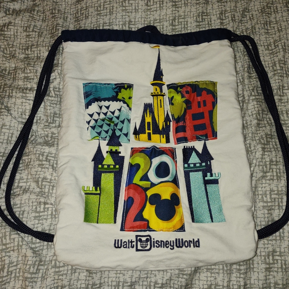 2020 WALT DISNEY WORLD PARKS CINCH BAG canvas drawstring backpack white 14.5x18"